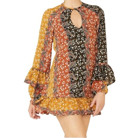 Shyanne Paisley Print Smocked Dress Size Small - Picture 1 of 8